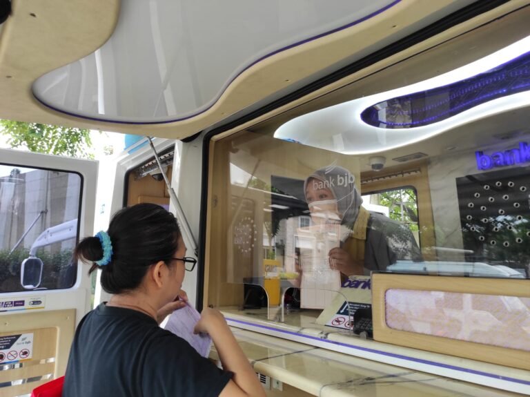 Warga Tangerang Antusias Sambut Diskon Pajak Keliling