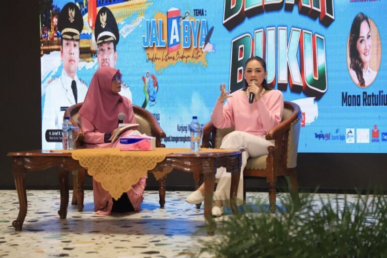 Artis Mona Ratuliu Bedah Buku Digital ParenThink di Festival Literasi Tangerang