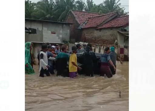 Banjir Tak Kunjung Reda, Tiga Remaja Tewas Tersengat Listrik di Tanjung Burung Tangerang Banjir Tak Kunjung Reda, Tiga Remaja Tewas Tersengat Listrik di Tanjung Burung Tangerang