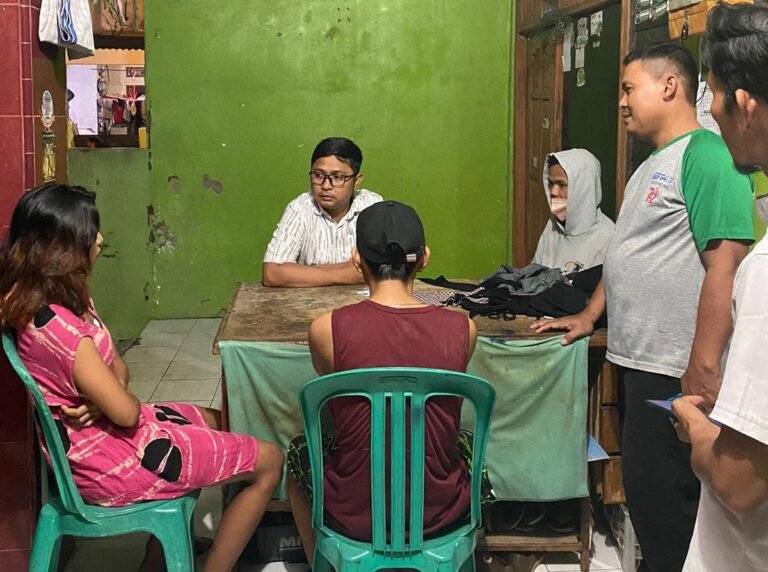 Polisi RW Tindak Prostitusi Online dalam Kontrakan di Tangerang, PSK dan Pelanggan Diamankan Polisi RW Tindak Prostitusi Online dalam Kontrakan di Tangerang, PSK dan Pelanggan Diamankan