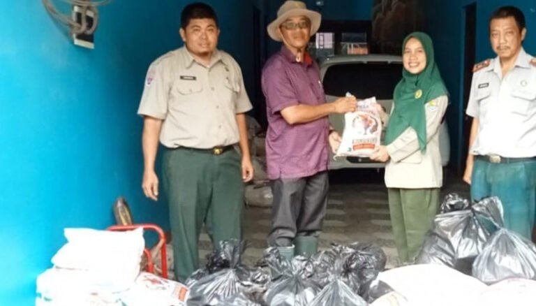 Korban Banjir di Teluknaga Tangerang Dapat Bantuan