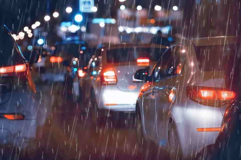 Tips Aman Berkendara saat Tangerang Musim Hujan Tips Aman Berkendara saat Tangerang Musim Hujan