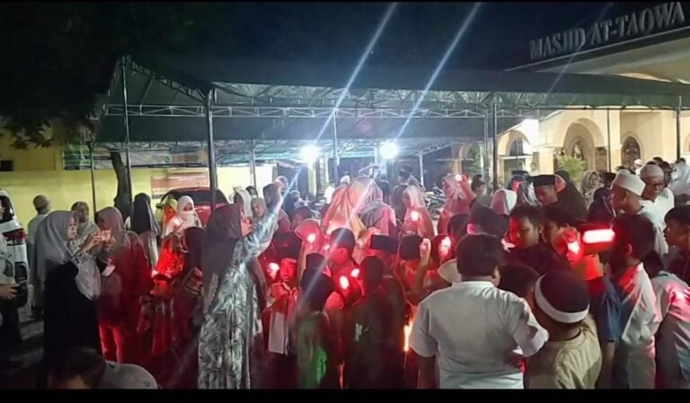 Sambut Ramadan, DKM Masjid At-Taqwa Teluknaga Gelar Pawai Obor