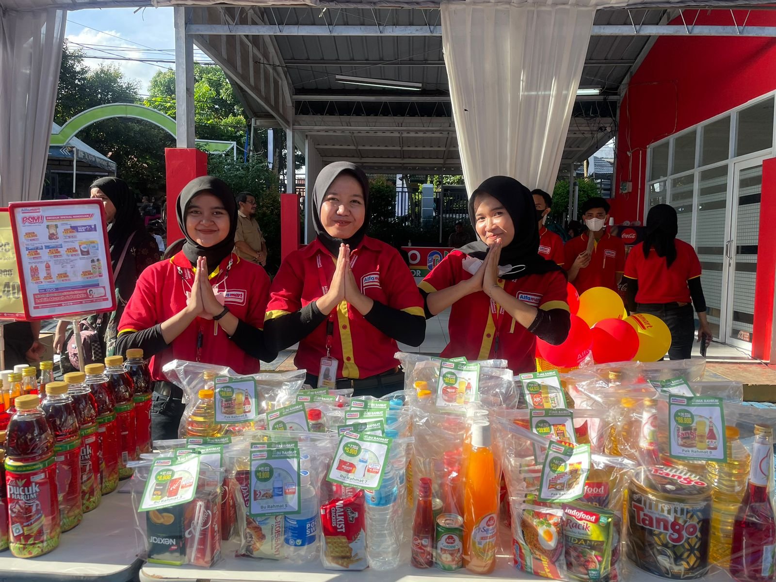 Emak-emak Serbu Pasar Murah Ramadan Tangerang