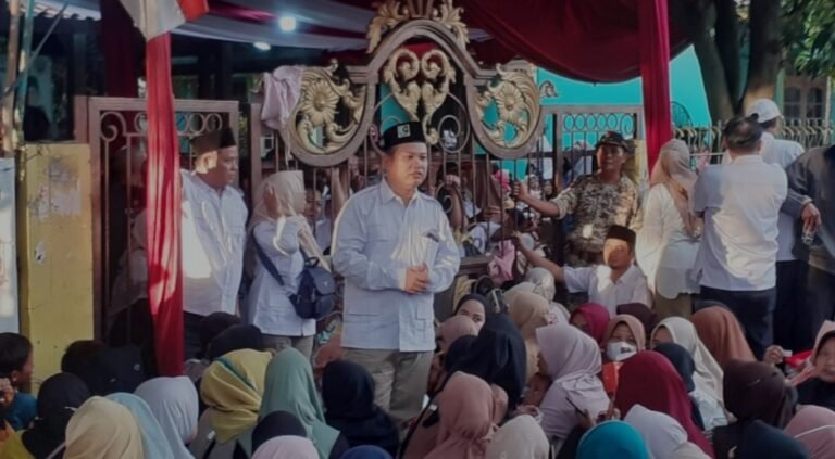 Wakil Ketua DPRD Kota Tangerang Bagikan Ribuan Paket Sembako