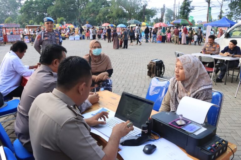 Disambut Warga, Hari ke-2 Halo Polisi di Kota Tangerang Sasar Wisata Situ Cipondoh Disambut Warga, Hari ke-2 Halo Polisi di Kota Tangerang Sasar Wisata Situ Cipondoh