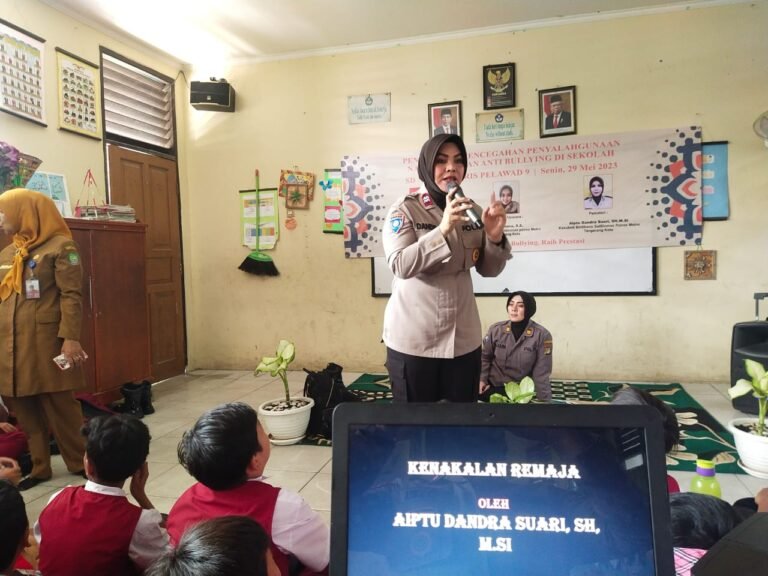 Polisi Ajarkan Siswa dan Guru Bijak Gunakan Medsos, Cegah Bullying dan Narkoba