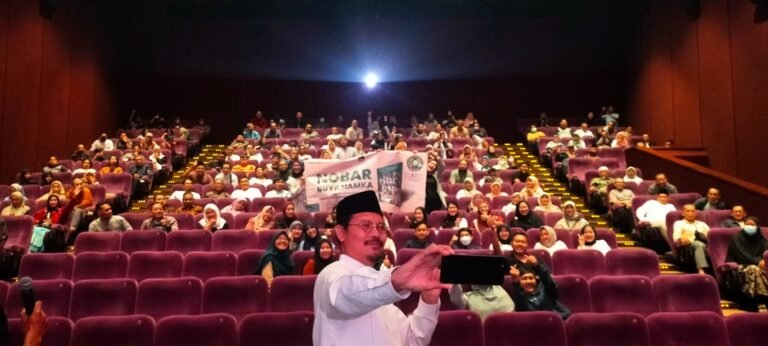 Rektor UMT Ajak Warga Muhammadiyah Nonton Film Buya Hamka Rektor UMT Ajak Warga Muhammadiyah Nonton Film Buya Hamka