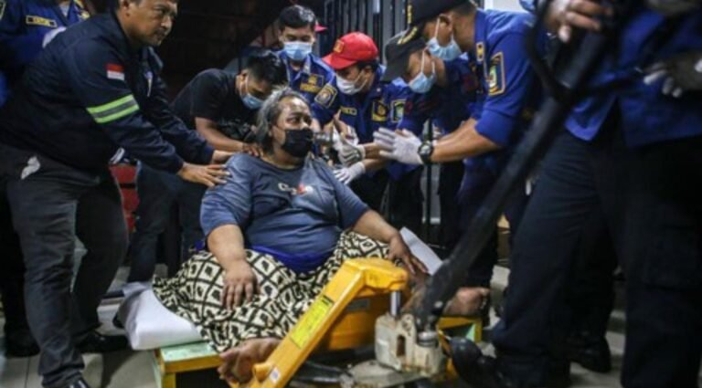 Pria Obesitas 200 Kg Warga Tangerang Meninggal Pria Obesitas 200 Kg Warga Tangerang Meninggal