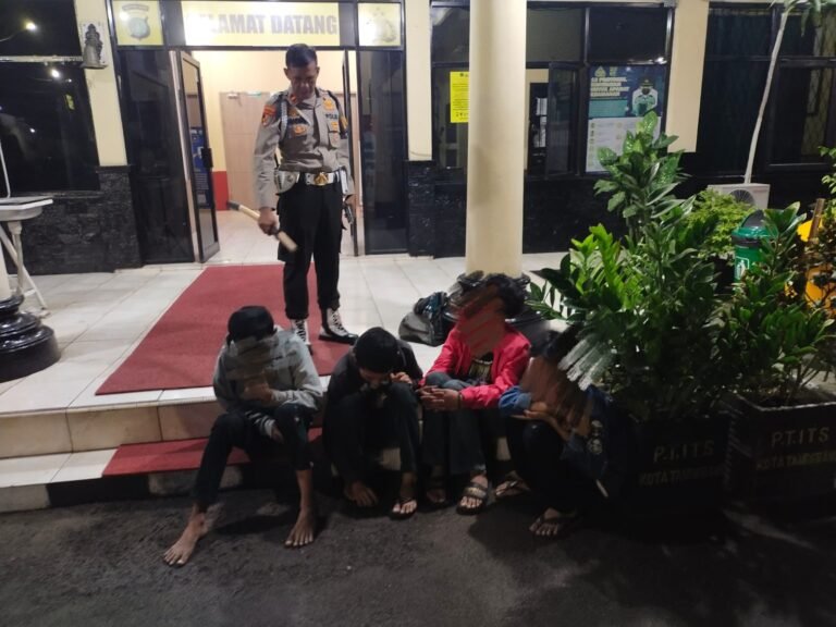 Operasi Cipta Kondisi, Polsek Karawaci Amankan 2 Kelompok Diduga Hendak Tawuran dan Balap Liar Operasi Cipta Kondisi, Polsek Karawaci Amankan 2 Kelompok Diduga Hendak Tawuran dan Balap Liar