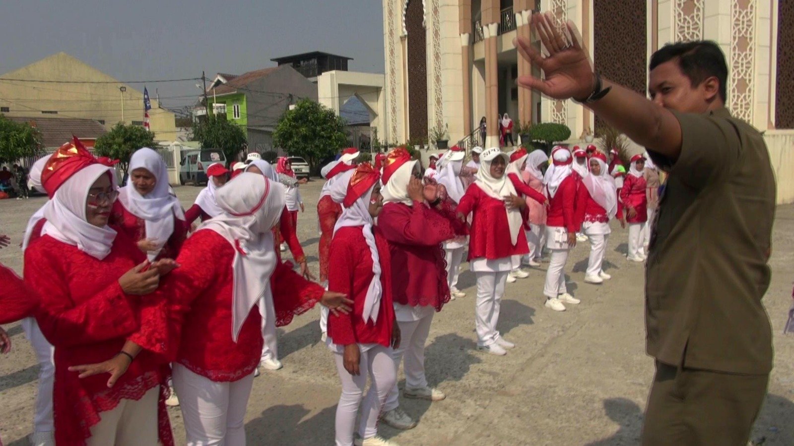 Meriahnya Lomba Senam Lansia HUT 78 RI di Tanah Tinggi Tangerang