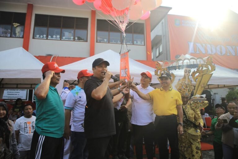 Ratusan Warga Sambut Kemerdekaan, Senam Sehat Bertabur Hadiah Digelar di Cipondoh