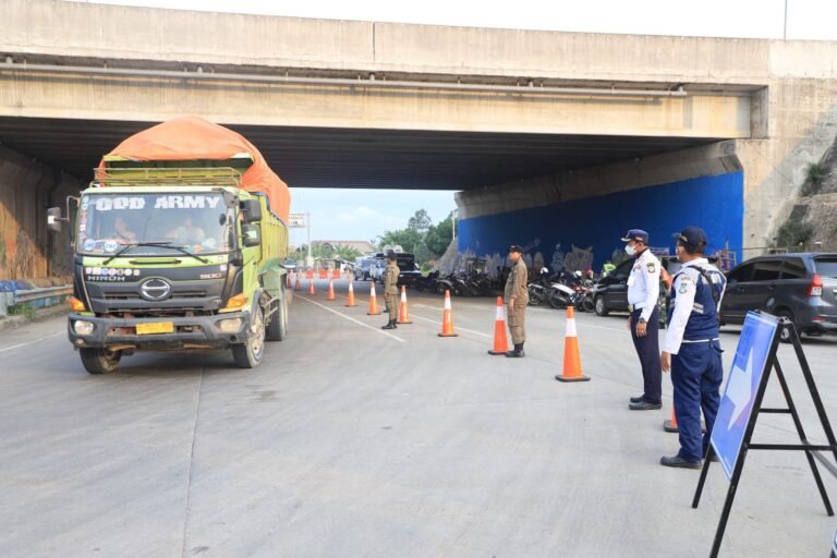Jelang KTT ASEAN, Truk Dilarang Melintas di Kota Tangerang Jelang KTT ASEAN, Truk Dilarang Melintas di Kota Tangerang