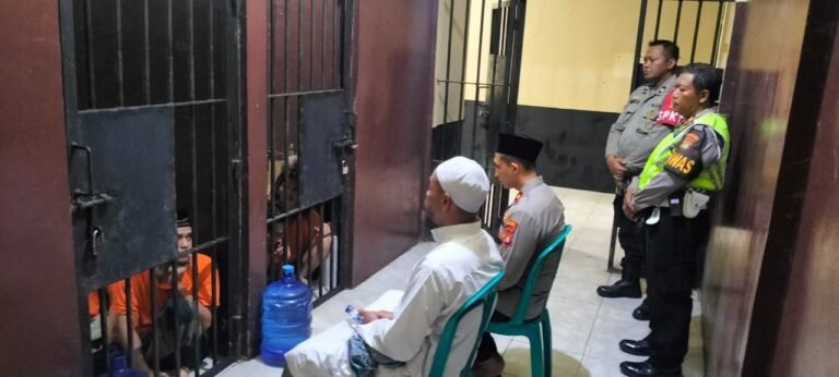Kapolsek Karawaci Rutin Beri Siraman Rohani Tahanan