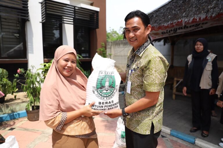 Tekan Harga, Kecamatan Tangerang Salurkan 1,055 Bantuan Cadangan Beras 