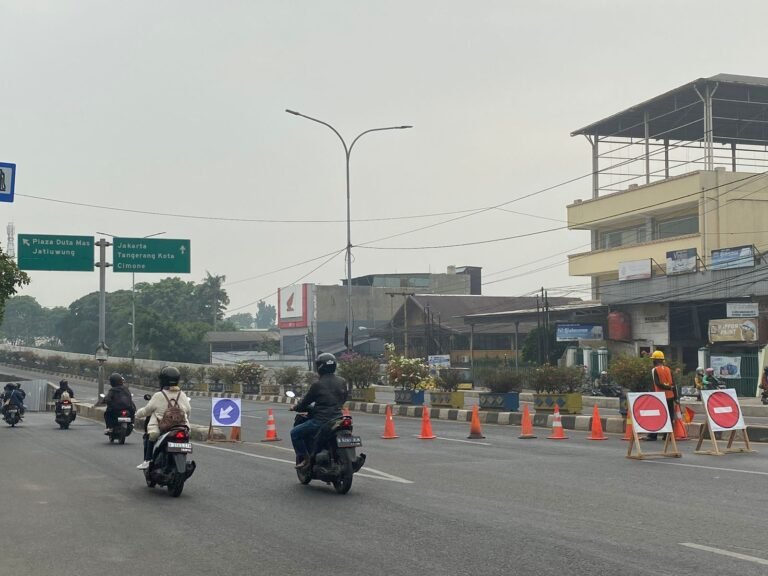 Rehabilitasi Flyover Cibodas Kota Tangerang Sudah Dimulai, Warga Diimbau Gunakan Jalur Alternatif Rehabilitasi Flyover Cibodas Kota Tangerang Sudah Dimulai, Warga Diimbau Gunakan Jalur Alternatif