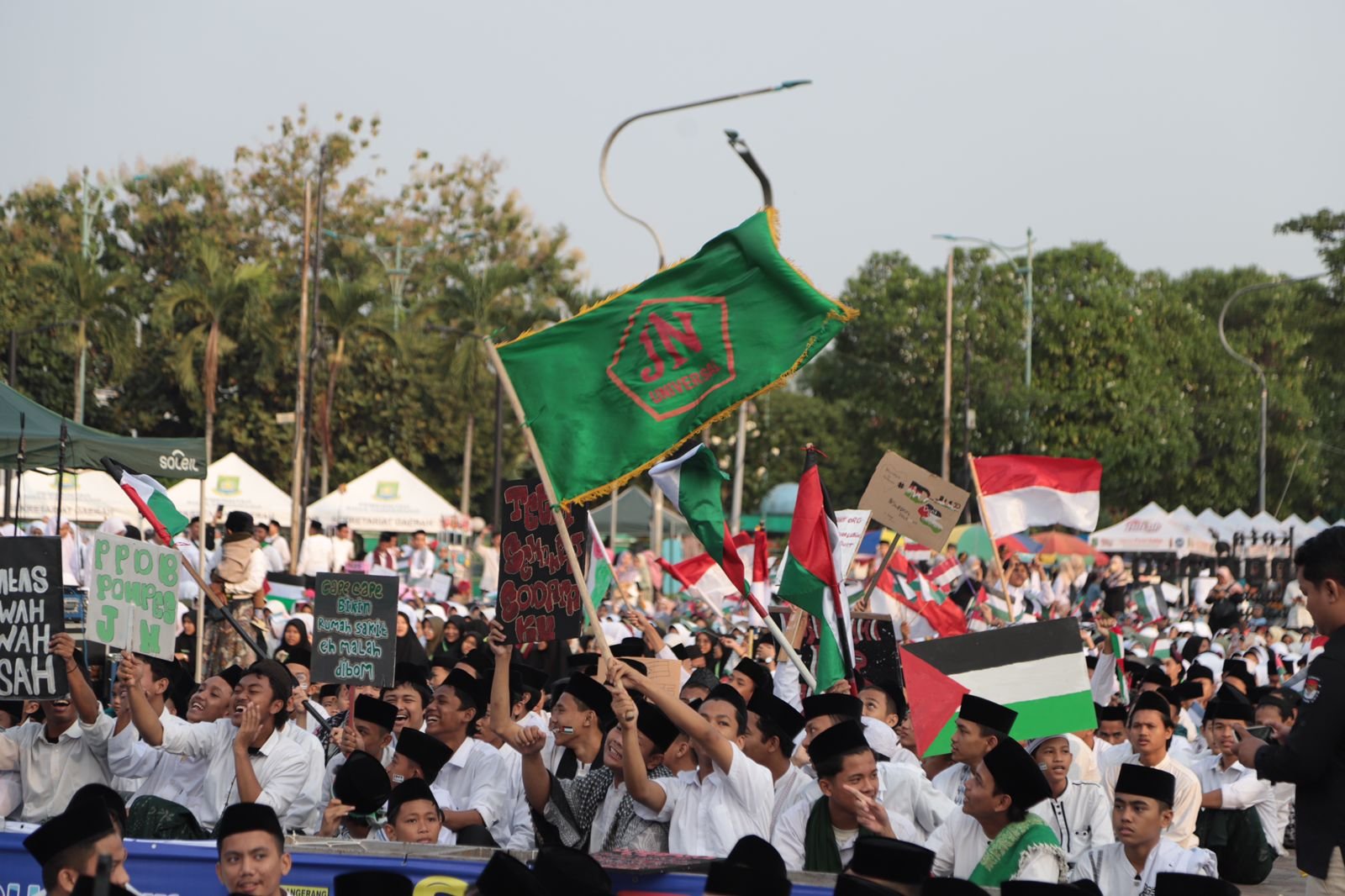 Rayakan Hari Santri Nasional, Puluhan Ribu Santri Ramaikan Kirab Santri Kota Tangerang