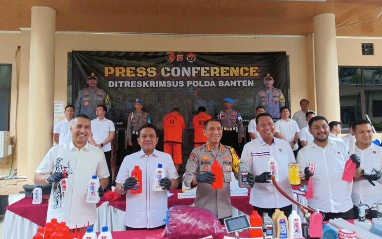 Pabrik Oli Palsu di Tangerang Dibongkar Polisi