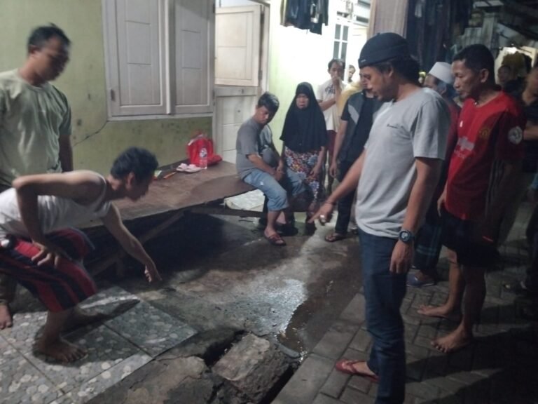 Cemburu, Suami Bakar Istri di Cipondoh Tangerang Cemburu, Suami Bakar Istri di Cipondoh Tangerang