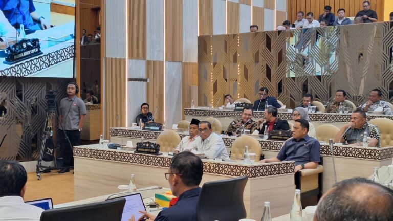 Menhub Didesak Tindak Tegas Truk ODOL, Ahmad Fauzi: 11 Guru Meninggal Menhub Didesak Tindak Tegas Truk ODOL, Ahmad Fauzi: 11 Guru Meninggal