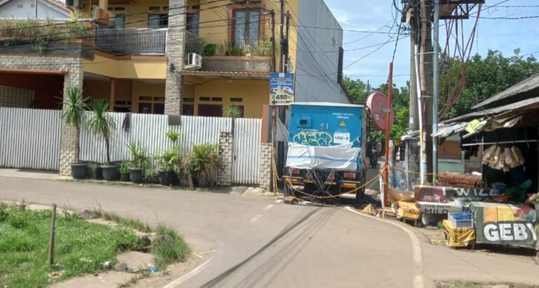 Travo PLN Tutup Jalan Salem II Serpong Bikin Akses Warga Terganggu