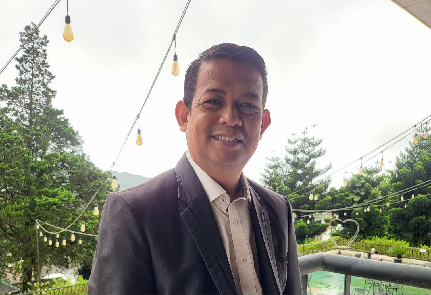 Pemilihan Sekda definitif Banten harus bebas dari intervensi politik. Pengamat politik Subandi Musbah menekankan pentingnya objektivitas dalam proses pemilihan Sekda untuk menghasilkan Sekda yang mumpuni