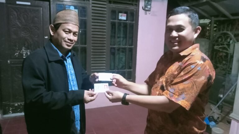 Inovasi Adminduk di Kresek memudahkan warga urus KTP dan KK tanpa ribet. Pelayanan cepat dan efisien untuk semua!