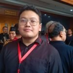 Abraham Garuda dukung Hasto Kristiyanto bebas dari hukum. Amnesti Presiden Prabowo buktikan keyakinan PDIP akan keadilan.