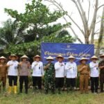 Kanwil Ditjenim Jambi tanam 5.000 bibit kelapa di Lapas Kuala Tungkal, wujudkan ketahanan pangan dan penghijauan lingkungan.