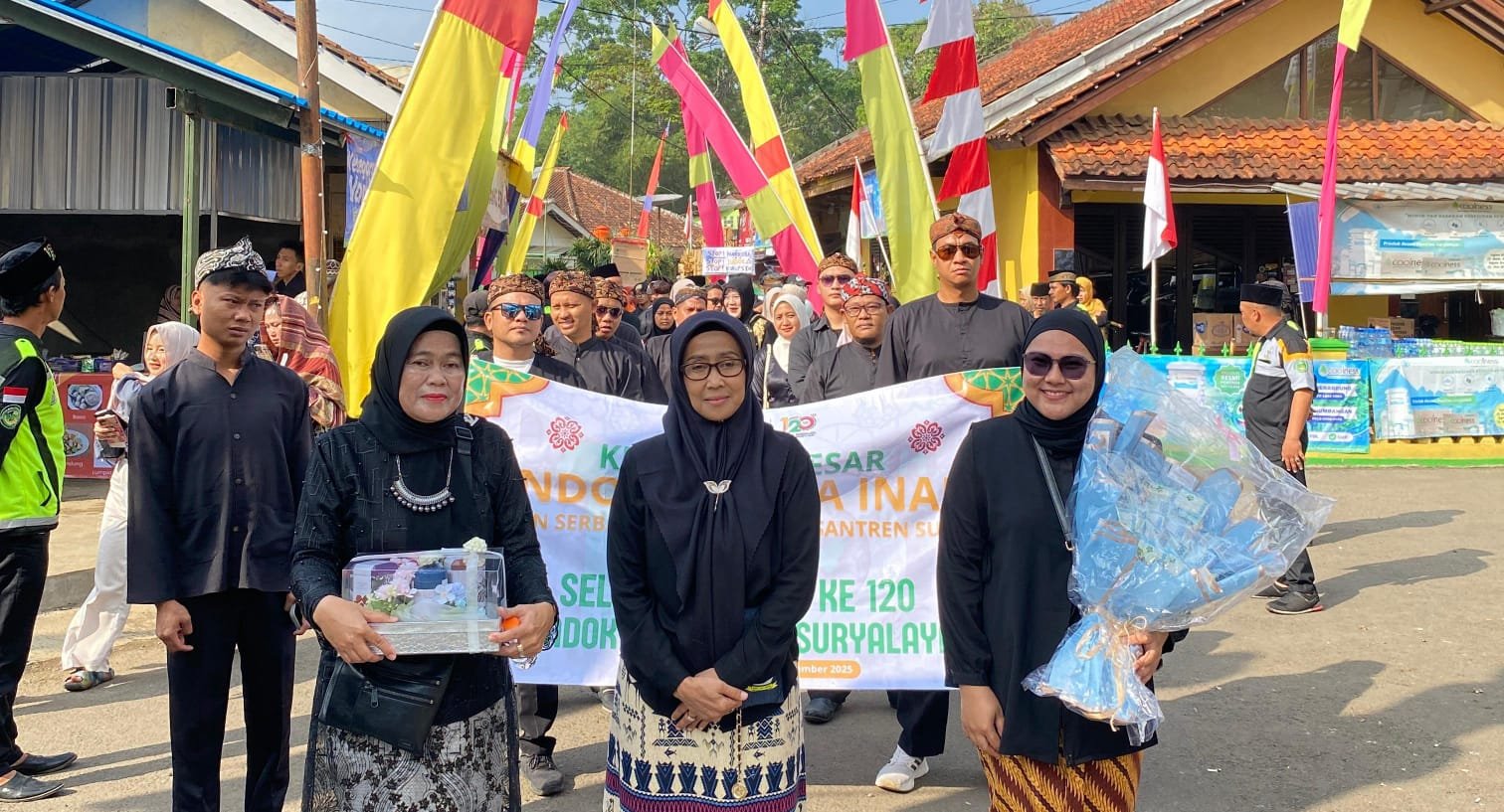 Pawai natura hari kesembilan Milad ke-120 Ponpes Suryalaya di Tasikmalaya meriah, diikuti 3.000 peserta lintas generasi dan alumni.