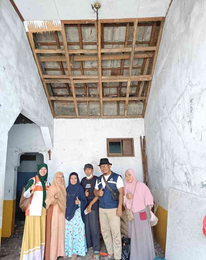 Anggota Komisi II DPRD Kota Tangerang Cek Langsung Progres Bedah Rumah Warga di Cibodas
