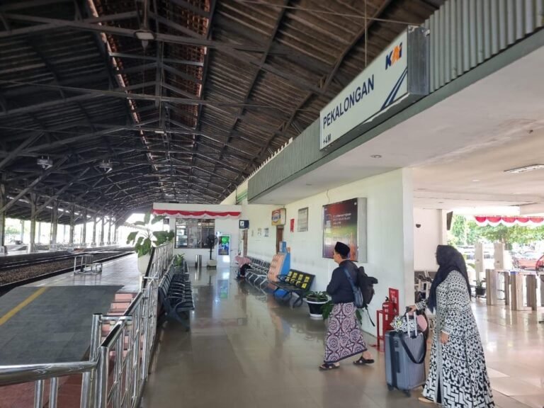 Volume Penumpang Stasiun Pekalongan pada 2025 Meningkat, KAI Daop 4 Semarang Sampaikan Terima Kasih atas Kepercayaan Pelanggan
