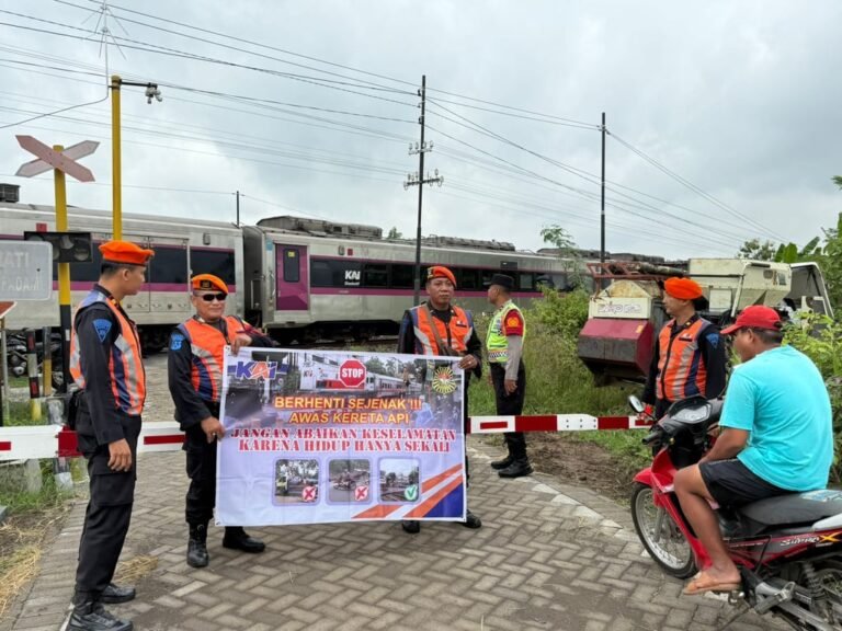 Serius Tekan Kecelakaan, KAI Daop 7 Madiun Lakukan 115 Sosialisasi Keselamatan Perlintasan Sepanjang 2025