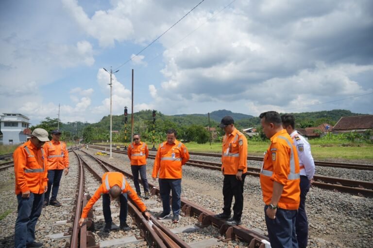KAI Daop 2 Bandung Pastikan Keselamatan Perjalanan dan Pelayanan Penumpang Terjamin dengan Baik
