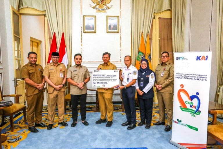 TJSL KAI Daop 1 Jakarta Salurkan Pompa Air ke Pemkot Cilegon untuk Dukung Sistem Irigasi Cegah Banjir