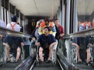 Kami Hadir Sepenuh Hati Melayani di Hari Yang Fitri, KAI Daop 2 Bandung Ucapkan Selamat Hari Raya Idul Fitri 1447 H