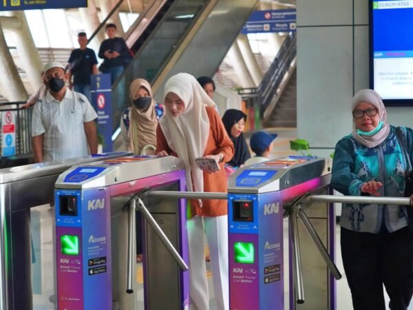 Hari Pertama WFH ASN, Pengguna LRT Jabodebek Turun 10 Persen, Layanan Tetap Optimal