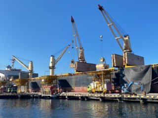 Pasokan Pupuk Terjaga, Pelabuhan Tanjung Wangi Catat Aktivitas Positif Awal Tahun