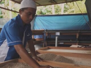 Ubah Sampah Jadi Sumber Penghasilan, Warga Kuala Tanjung Kelola Hingga 2 Ton per Hari