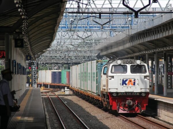 KAI Logistik Jaga Ketahanan Distribusi Nasional Selama Libur Akhir Pekan Kenaikan Yesus Kristus