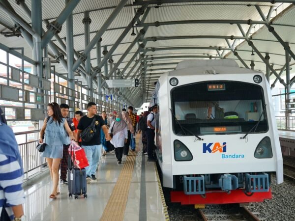KAI Bandara Jadi Pilihan Transportasi Masyarakat, 130 Ribu Penumpang Terlayani Saat Libur Waisak dan Idul Adha